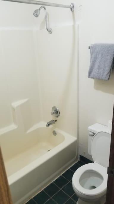 Osu Queen Bed Hotel Room 217 Wi-Fi Stillwater Exterior photo